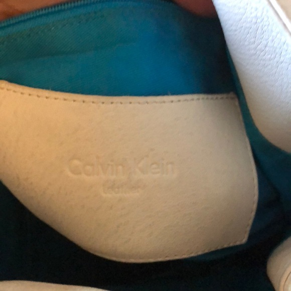Calvin Klein White Leather Shoulder Bag - Picture 9 of 10